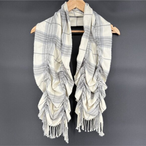 L.E.I. Women's Plaid Fringe Scruchy Scarf Gray & White Lightweight Soft Y2k - Picture 2 of 4